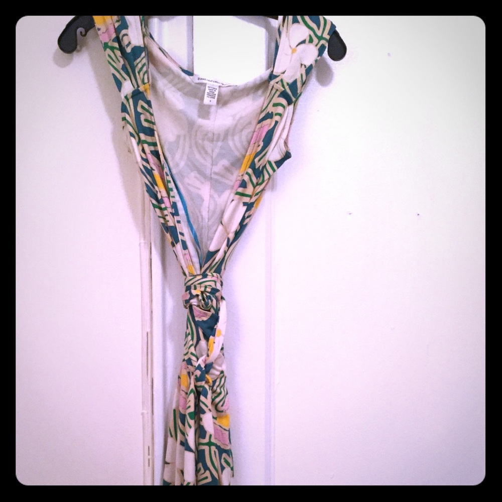 DVF sleeveless wrap dress in vintage print!